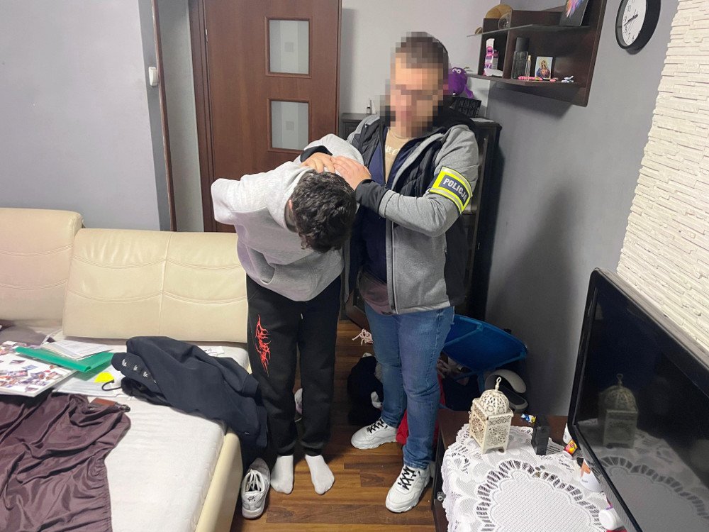 задержанный преступник оперативниками в Варшаве