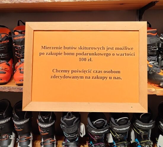 Один из магазинов Польши ввёл платную примерку обуви