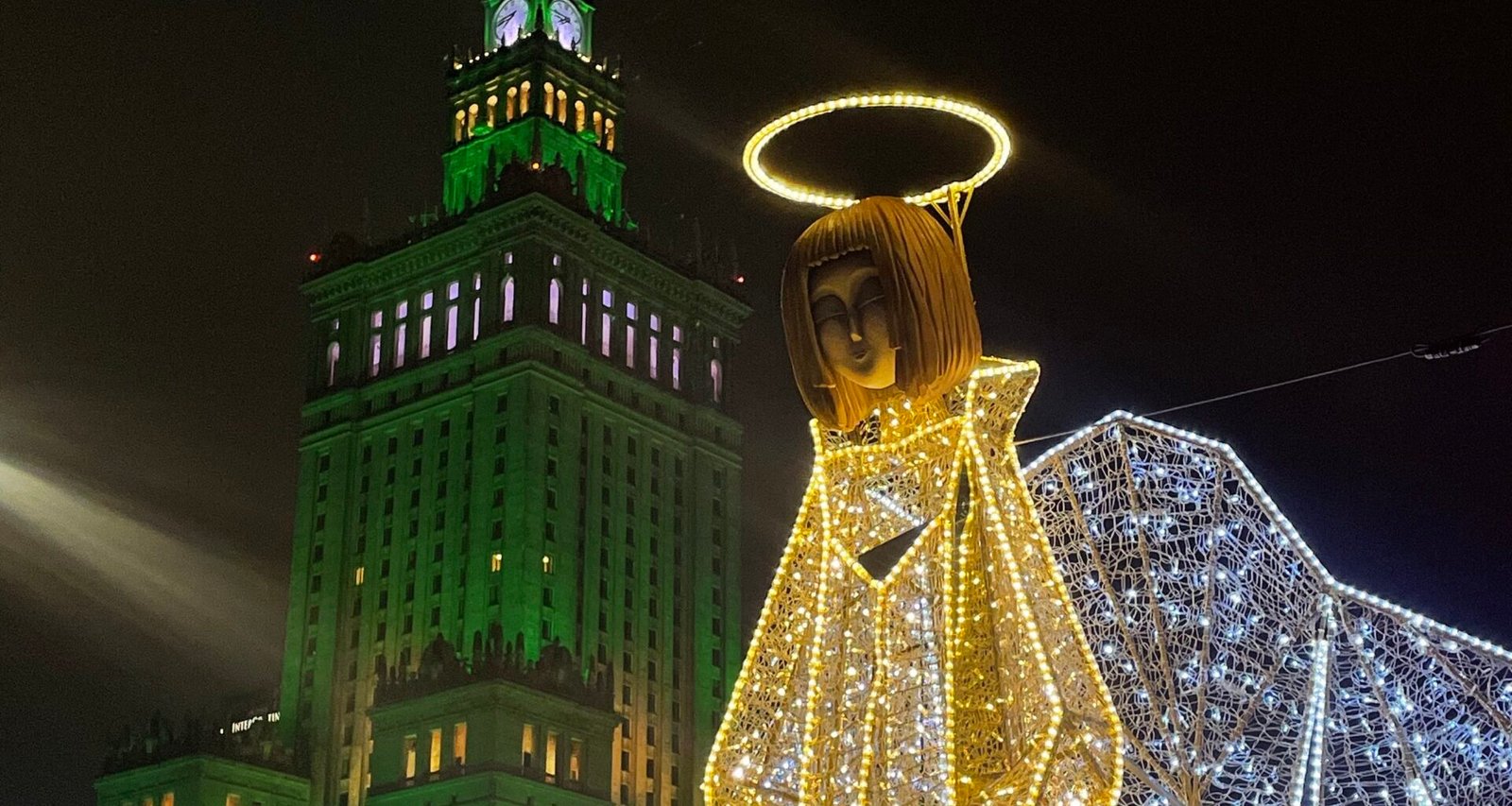 Иллюминация на рождественской ярмарке в Варшаве