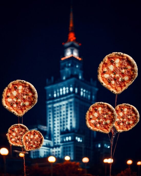 Дворец культуры и науки в Варшаве, пицца на ленточках